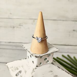 NEW Heart Shaped Rhinestone Silver Tone Ring Size 6.5 Beautiful Classy